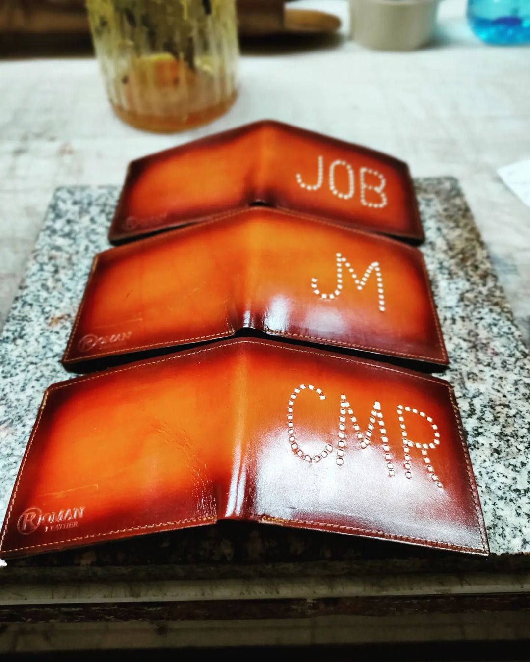 Cartera Artesanal de Piel Vaqueta y Cabra (Personalizable) - Imagen 3