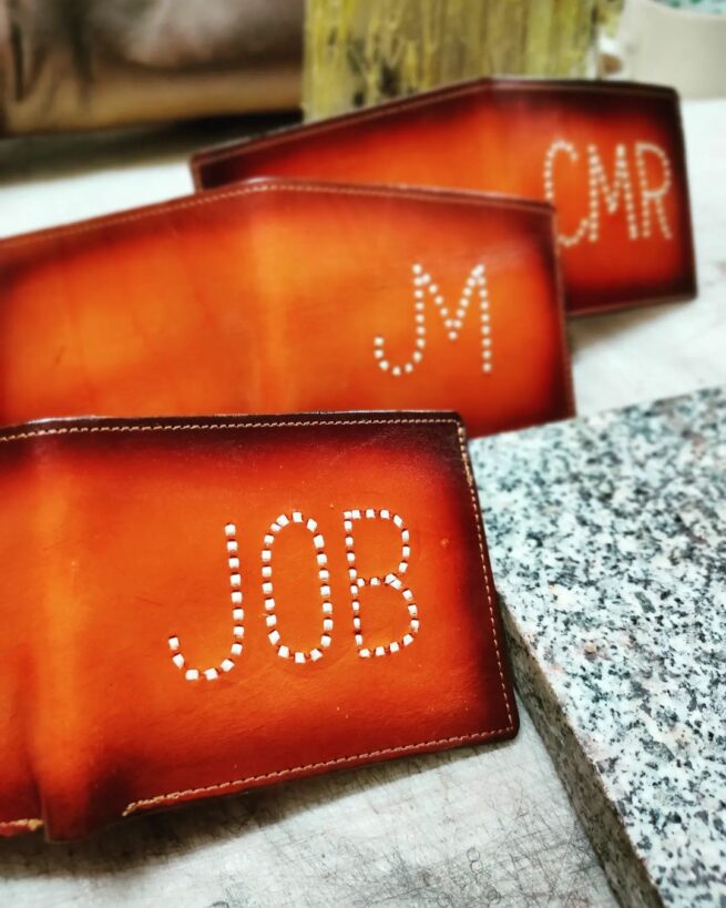 Cartera Artesanal de Piel Vaqueta y Cabra (Personalizable) - Imagen 4