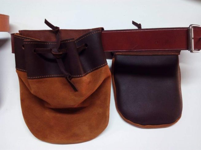 Bolsa de ojeo de piel artesanal de Roman Leather para llevar cartuchos.